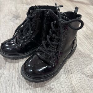 Toddler size 10 old navy combat boot - zip feature